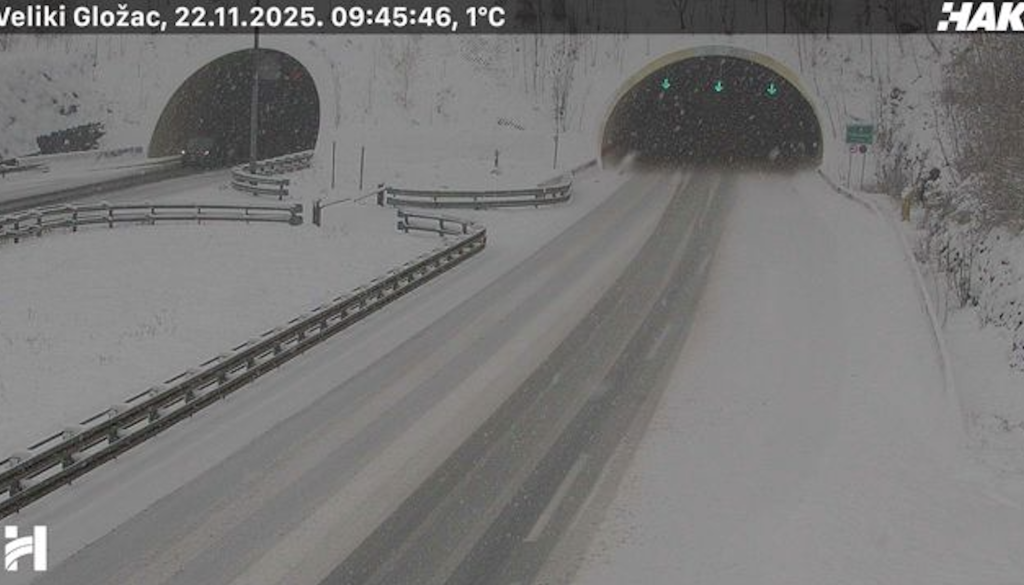 Sneg povzroča kaos na Hrvaškem, ena glavnih avtocest popolnoma zaprta