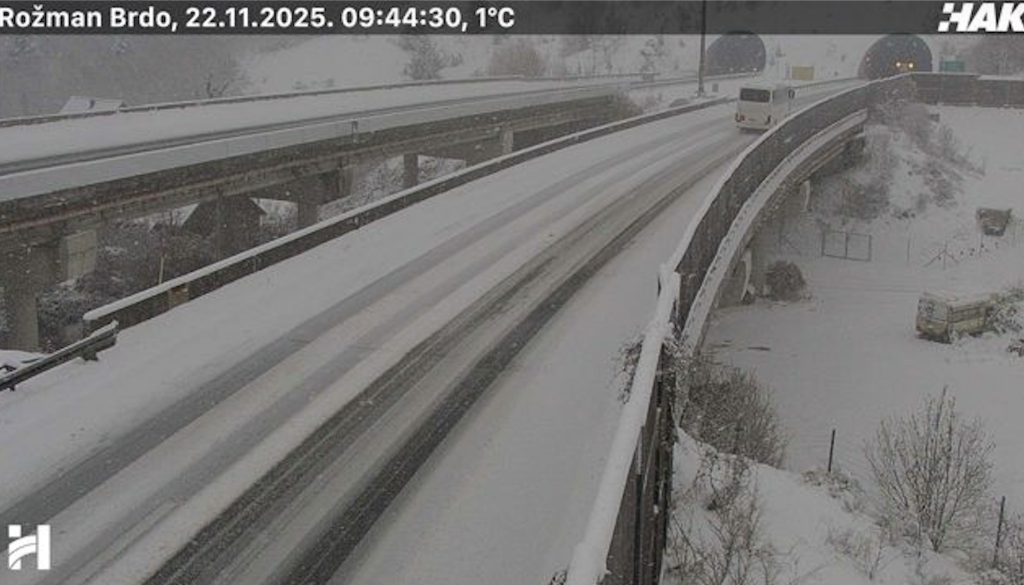 Hrvaško zasul sneg, ključna avtocesta popolnoma zaprta