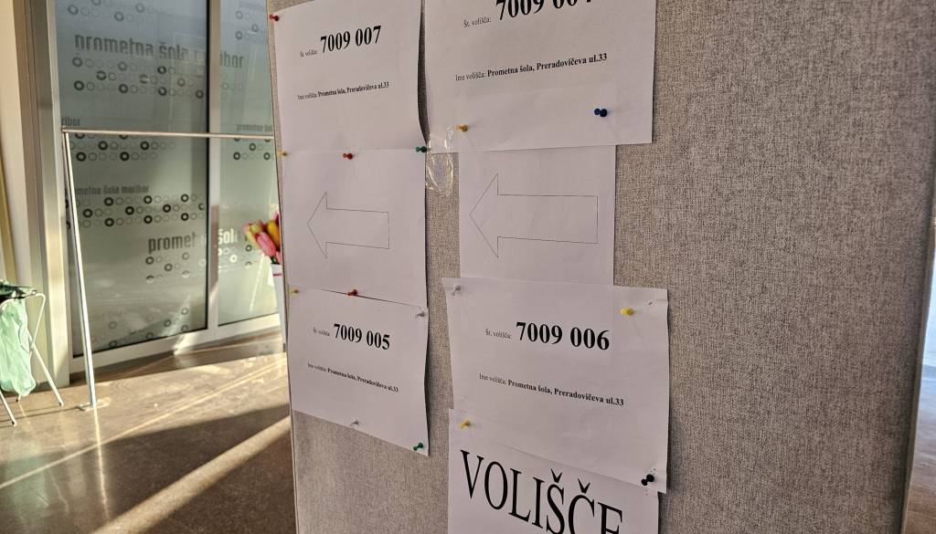 Na referendumu do 11. ure glasovalo 172.589 volivcev 