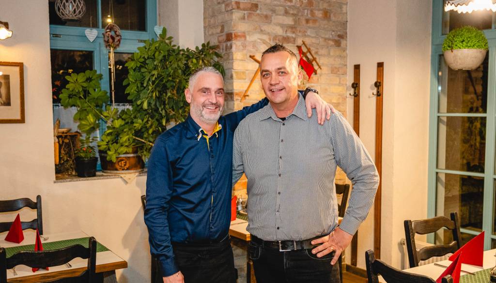 Zgodbe, ob katerih se ti zasolzijo oči: Amir bo tudi letos na božični večer pogostil ljudi v stiski