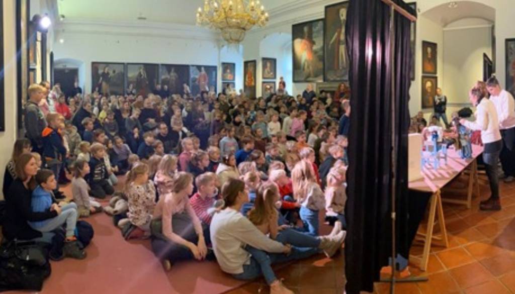 Strahci na odru Ptujskega gradu: Otroci vabljeni na predstavo o pogumu Bavbav