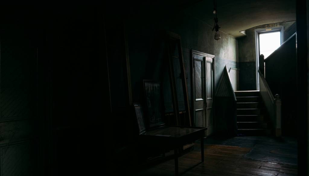 Saj ni res, pa je! Otroka pobegnila od doma, nato napadla žensko in jo oropala