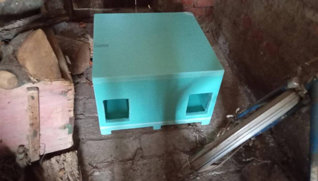 Pomurski prostovoljci izdelali 19 hišk za prostoživeče mačke