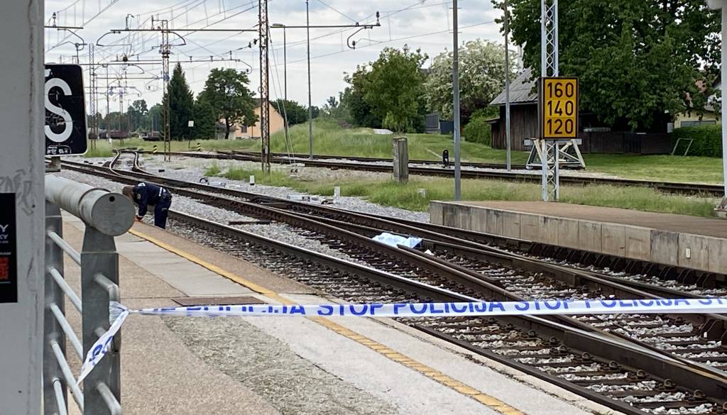 Zaradi večkratnega ogrožanja železniškega prometa štajerski policisti prijeli mladoletnika