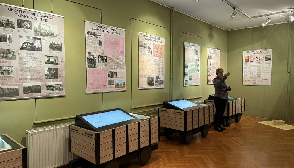 FOTO in VIDEO: Sledi premoga: Nova razstava, ki oživlja 170 let rudarske zgodovine Kočevja