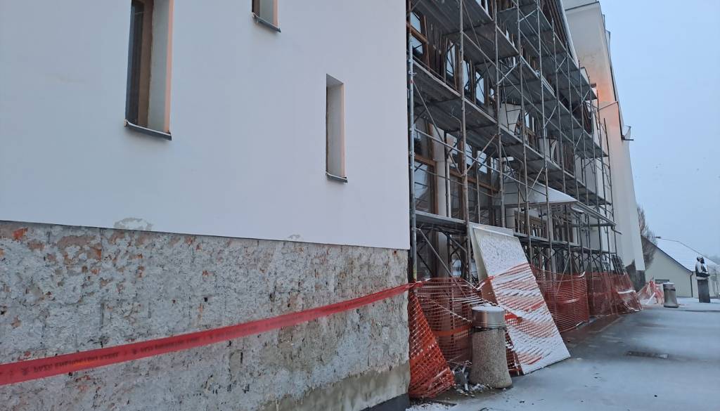 FOTO: Obnova Gledališke in koncertne dvorane v Lendavi že v polnem teku