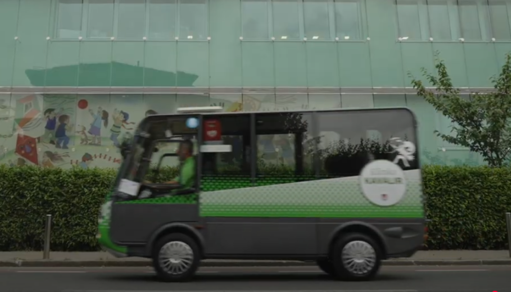 Kaos okoli UKC in Onkološkega inštituta: Pacienti čakajo pol ure na Klinko, LPP pravi, da je to normalno