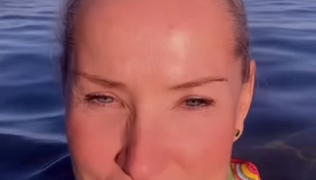 Tanja Ribič tudi pozimi uživa v ledenem morju: »Takoj ko sem šla notri, so me samo roke bolele«