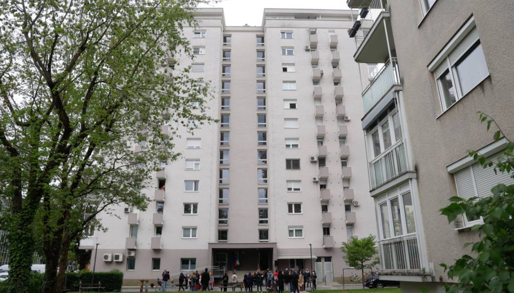 Kaj je to? Mnogi stanovalci blokov poslušajo skrivnostni ‘klik-klik’ v stenah