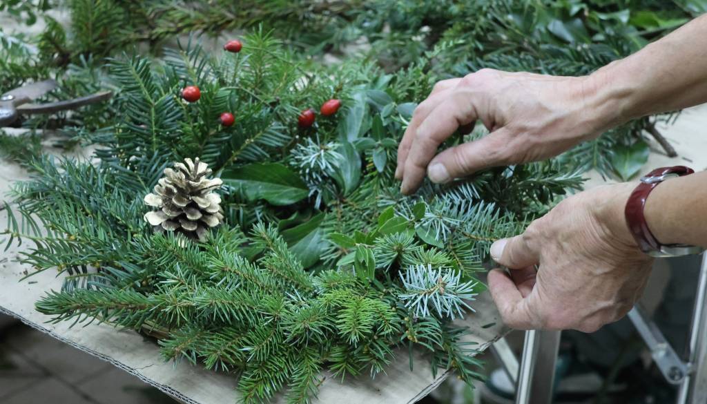 Danes v Ljubljani dve delavnici ustvarjanja adventnih venčkov, ena za 25 in druga za 10 evrov