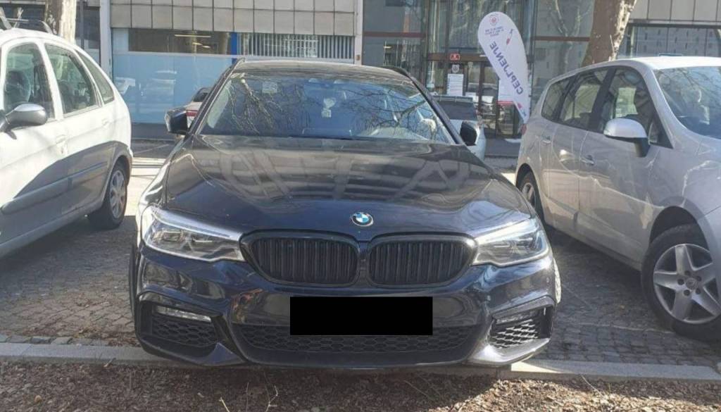 FOTO: V Ljubljani ne kradejo več samo avtov in zlatnine. Izginjajo tudi registrske tablice, kar ni nedolžno