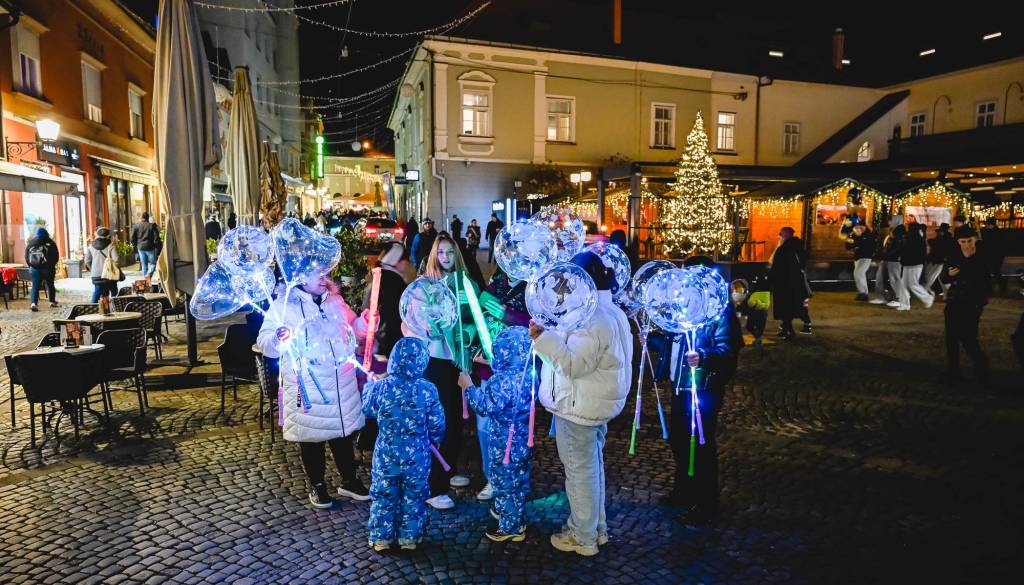 FOTO in VIDEO: Maribor je zasijal! Zasvetile čarobne niti in mesto popeljale v najbolj čaroben čas leta