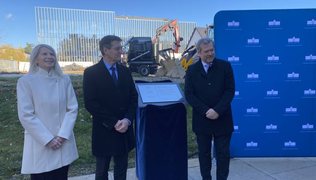 FOTO in VIDEO: Vlada na obisku: Položili temeljni kamen za širitev in obnovo Fakultete za zdravstvene vede v Mariboru