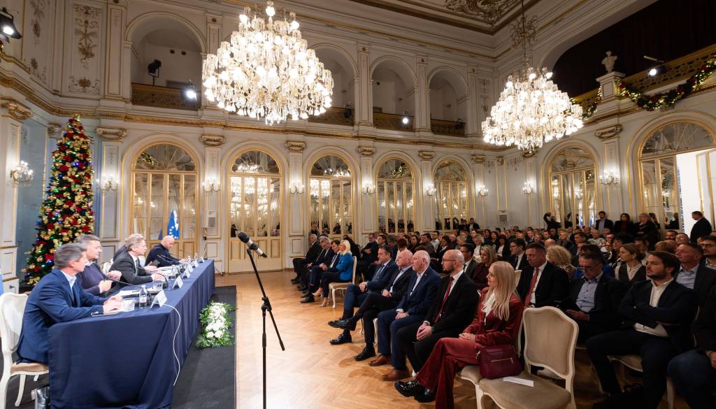 FOTO: Golob se je srečal z gospodarstveniki in župani Podravja