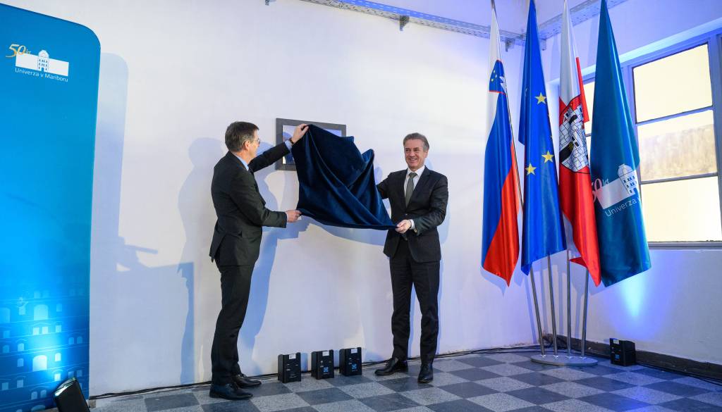 FOTO in VIDEO: V Mariboru odkrili temeljni kamen skoraj dva milijona vredne investicije univerze