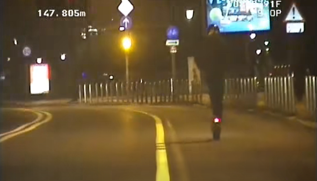 VIDEO: V Ljubljani 940 evrov kazni zaradi divjanja z električnim skirojem