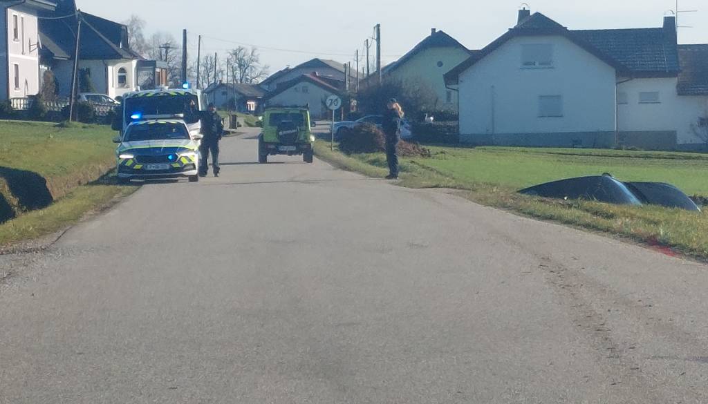 V nesreči na Goričkem dve osebi poškodovani