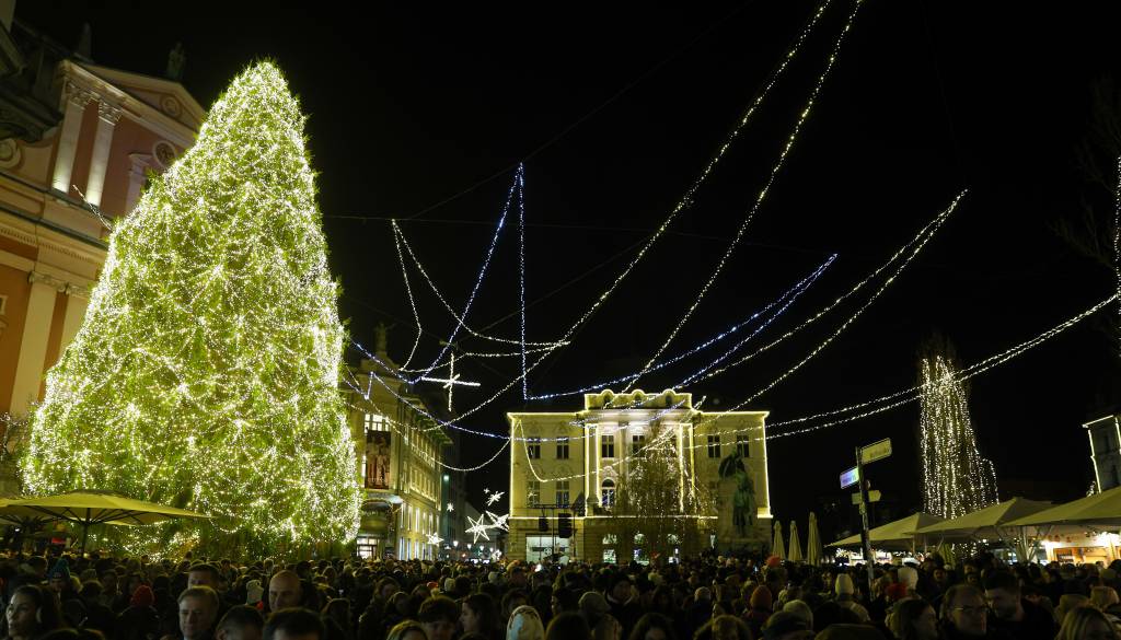 FOTO in VIDEO: Prižig prazničnih luči v Ljubljani, prestolnica vstopila v najbolj čarobni čas v letu