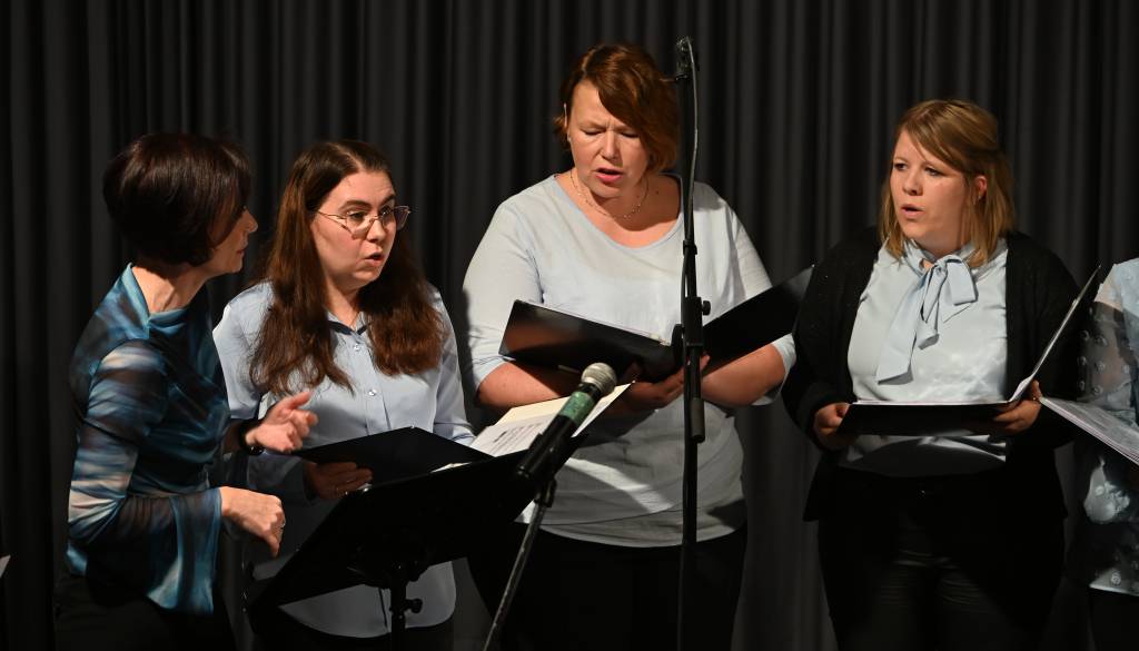 FOTO in VIDEO: Dobrodelni koncert Pesem za svetli trenutek napolnil Puconce s toplino in glasbo