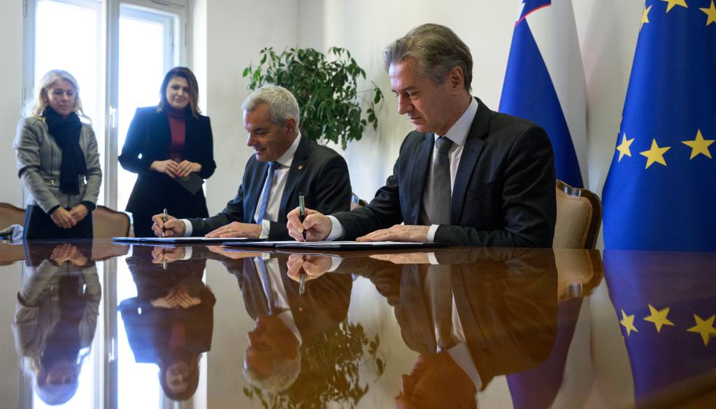 Dogovor Goloba in Arsenoviča: Mariborska občina bo dobila Račji dvor in stavbo Tekstilnega inštituta