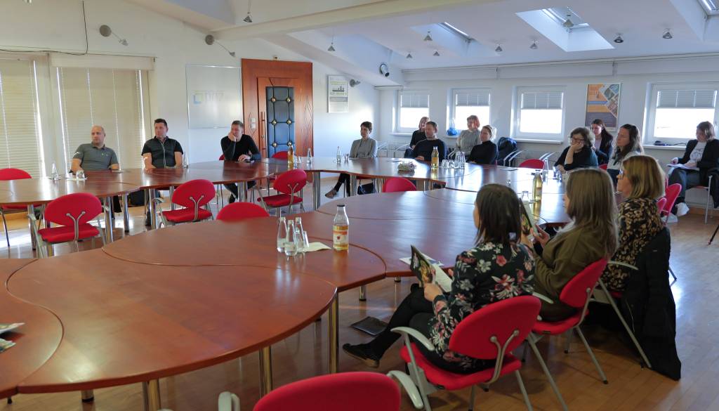 FOTO: Podjetja v Pomurju vse pogosteje uvajajo sadne kotičke