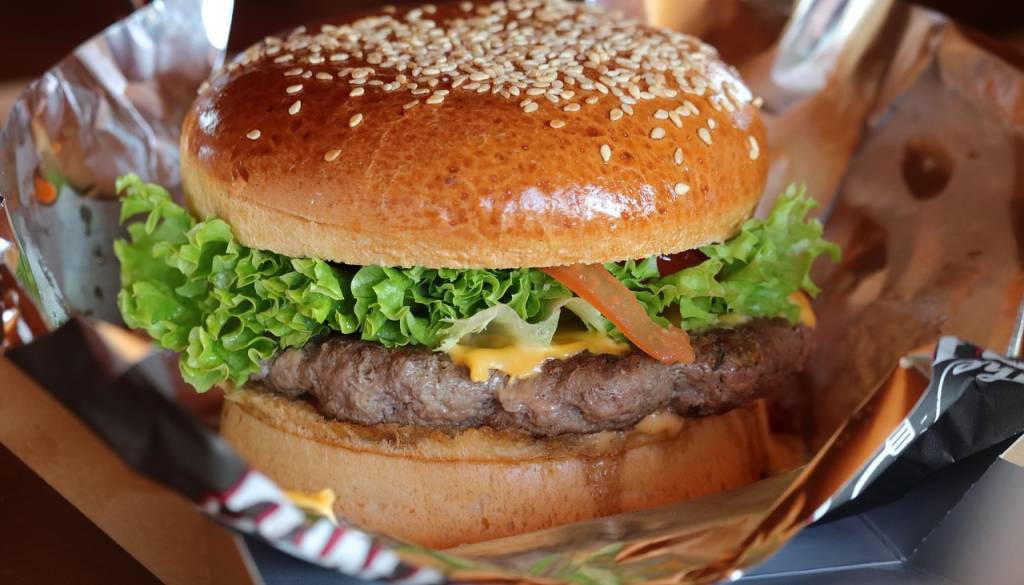 PREDLAGAJTE: Kje v Mariboru ali okolici je naj burger?