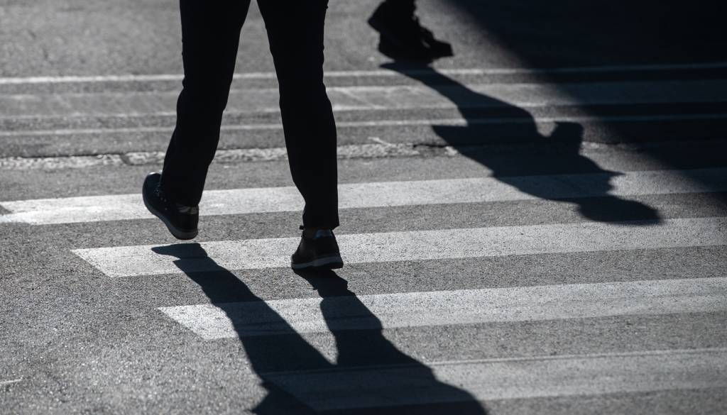 Huda prometna nesreča: Na prehodu trčil v peško, življenje izgubila 56-letnica