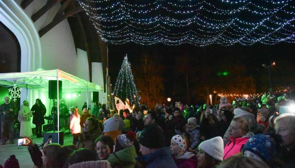 Advent v Lendavi 2025: prižig lučk, brezplačno drsališče in praznični program