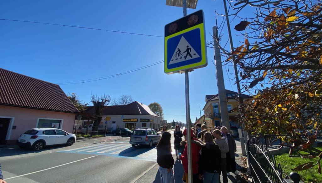 Prehod za pešce na Zagrebški cesti odslej bolj varen