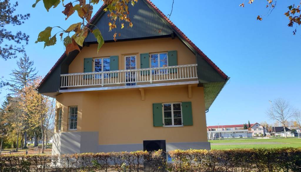 V prenovljeno vilo zmetali jajca, domačini: »Mislim, da je to zavidanje tokratnemu županu«