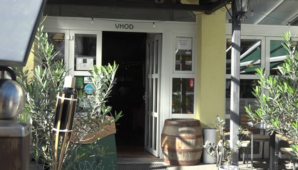 Mariborski »oče v pričakovanju« razkrinkan: 20-letnik z izmišljeno zgodbo o porodu pretental gostince in prespal brez plačila