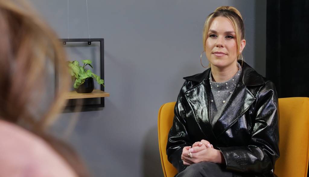 VIDEO: S prekmursko princeso ljudskih src Niko Zorjan o nepozabnih Križankah, sanjskem moškem in ko telo reče »stop« 