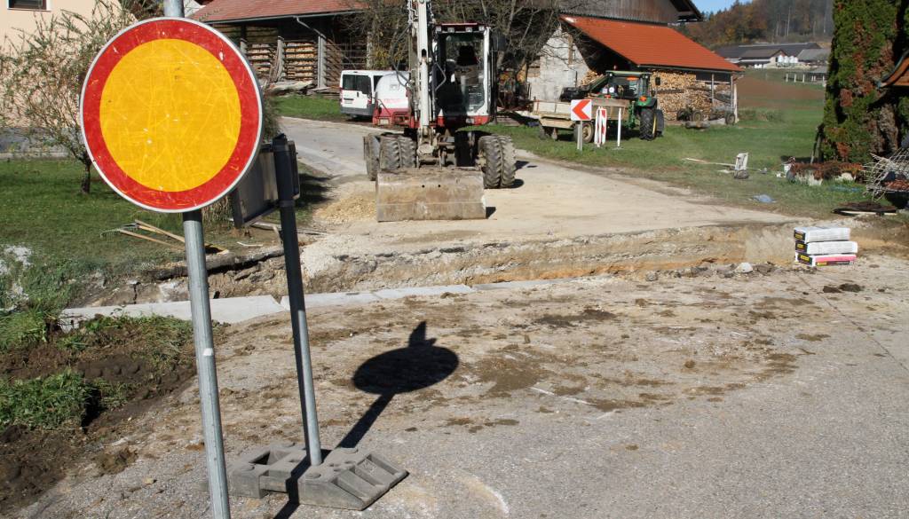 Popolna zapora ceste Bizeljsko–Orešje 10. in 11. novembra zaradi preplastitve vozišča