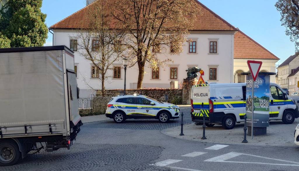 Kaj so po evakuaciji našli v stavbi na Vrhovčevi ulici v Novem mestu?