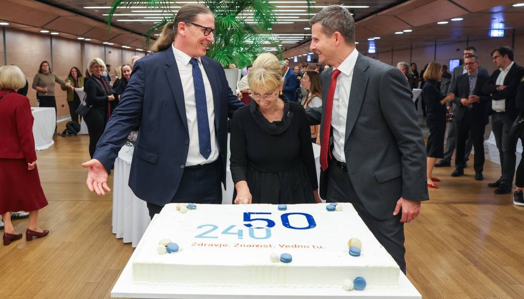 FOTO: UKC Ljubljana praznuje 50 let stavbe in 240 let medicine, tako so se zabavali v Cankarjevem domu