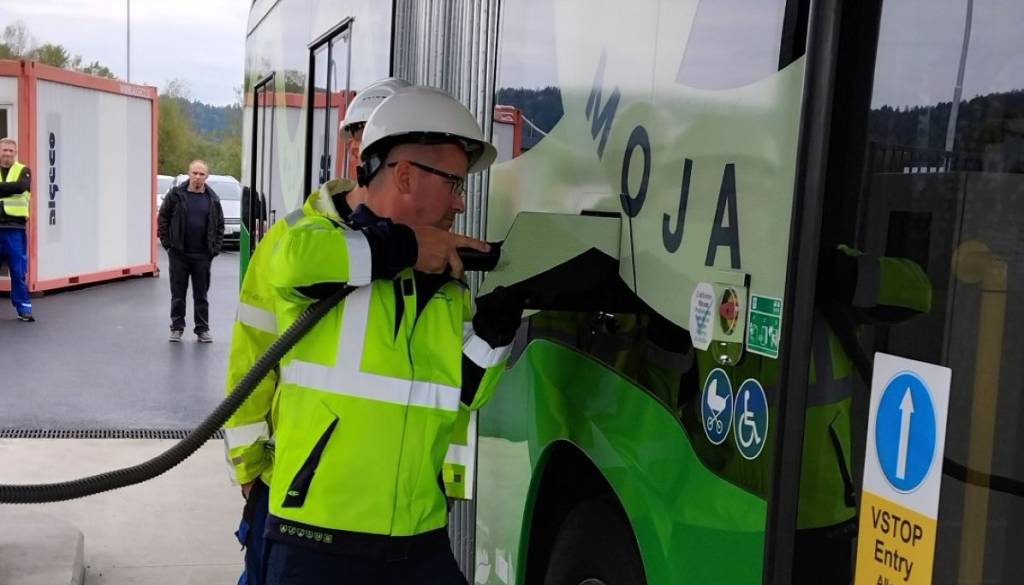 FOTO: Tako izgleda nova vodikova polnilnica v Stanežičah, opravili so prvo poskusno polnjenje avtobusa