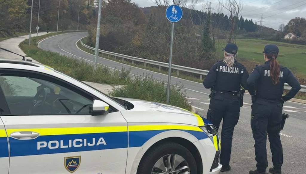 Pijan voznik kombija med Sevnico in Krškim ogrožal promet