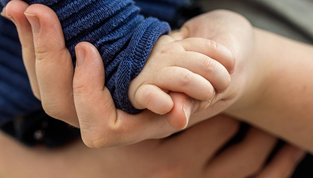 Kako naj posvojitev sledi potrebam posvojenega otroka?