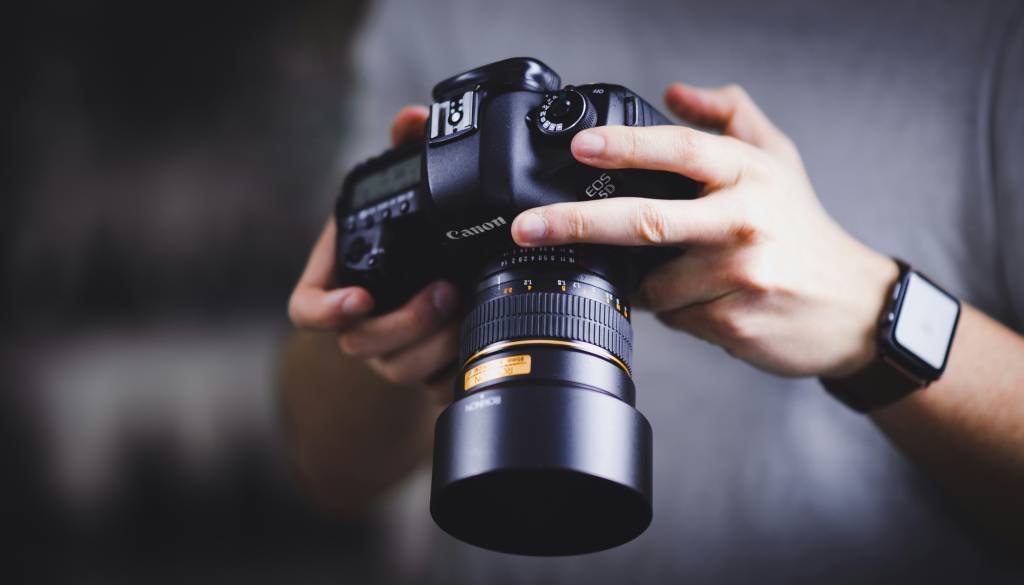 Ste na lovu za novo službo? V Mariboru iščejo voznika kombija in fotografa, zaposlujeta tudi Nigrad in Umetnostna galerija Maribor