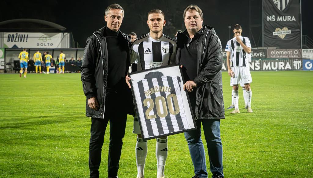 Bobičanec prejel spominski dres za 200 nastopov