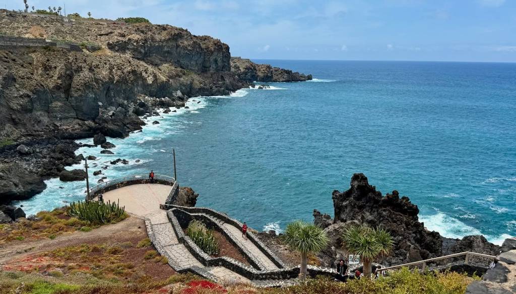 Smrtonosni valovi udarili Tenerife: Tri žrtve in številni poškodovani