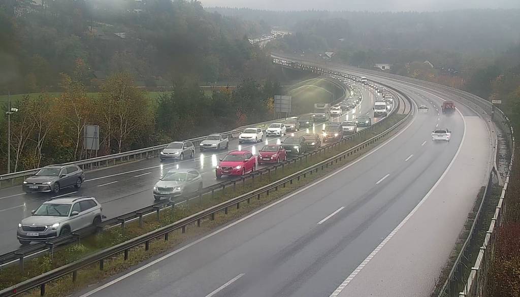 Popolne cestne zapore na Štajerskem: Med Vranskim in Blagovico zaradi del, v Lenartu zaradi prireditve