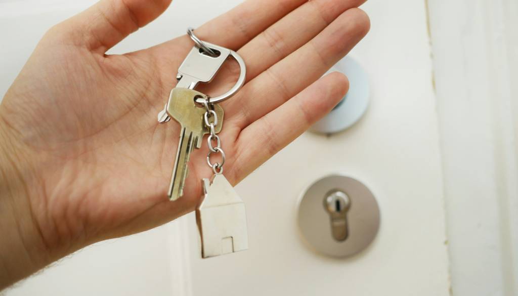 FOTO: Nov oglas za 'stanovanje', ki pusti brez besed: Za 850 evrov boste živeli na kolesih