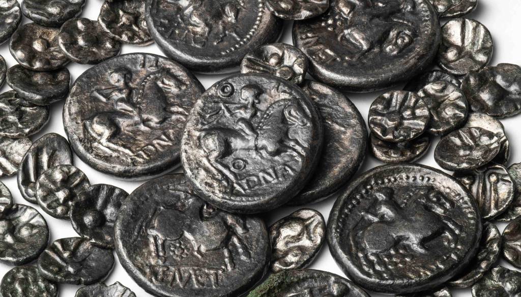 FOTO: Skrivnostni moški s Prul in nenavaden grob, poln srebrnikov, ki razkriva zgodovino Ljubljane