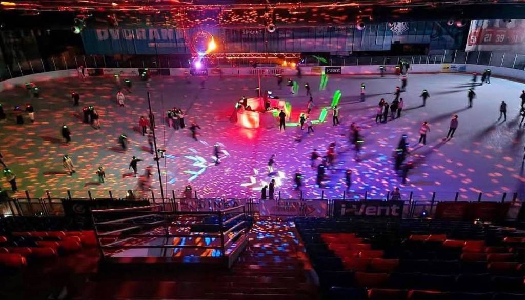 Zdrsni v praznike: Decembrska zabava z DJ-i v mariborski Ledni dvorani