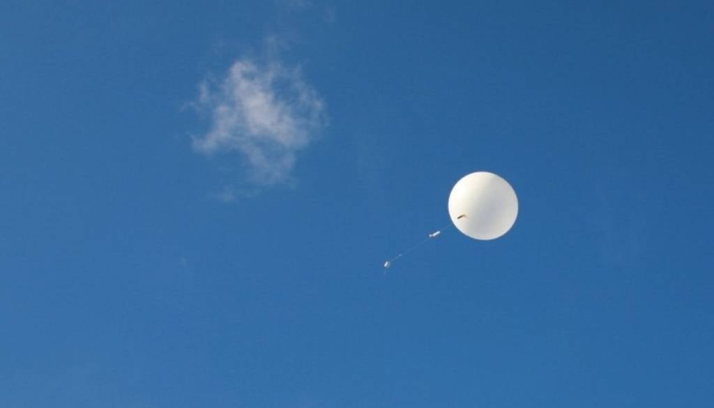 Panika zaradi balona nad  Bežigradom? Zdaj je jasno, kaj nam leti nad glavo!