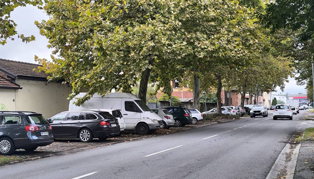 FOTO: Na Valvasorjevi ulici v Mariboru 'pajek' redno v akciji: Kaj vozniki tam množično spregledajo?