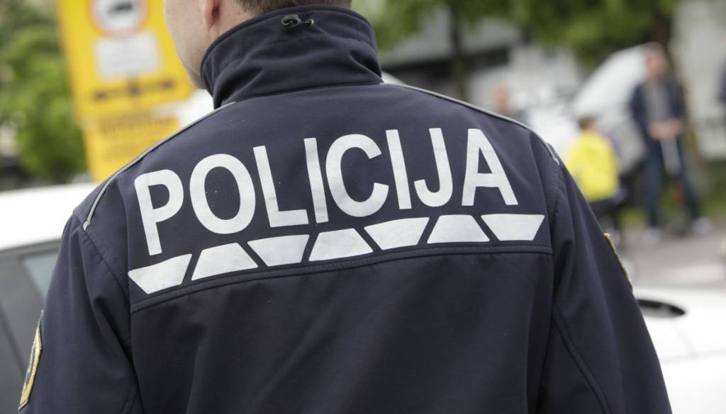 Štajerski policisti ujeli mladoletnika, ki je vozil brez vozniške in pod vplivom alkohola