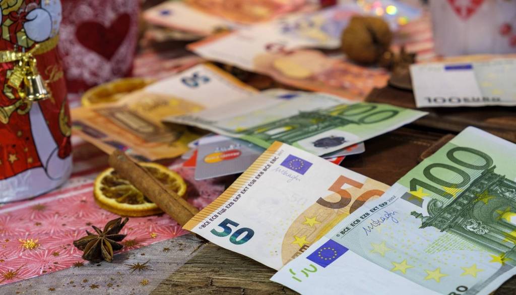 Državni svet brez zahteve za ustavno presojo o božičnici