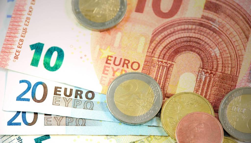 Državni svet brez zahteve za ustavno presojo in zadržanje dela zakona o božičnici